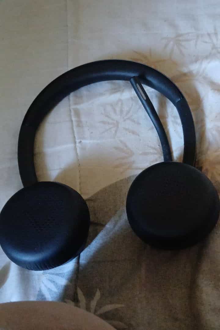 Poly Voyager Focus 2 Wireless Headset Black