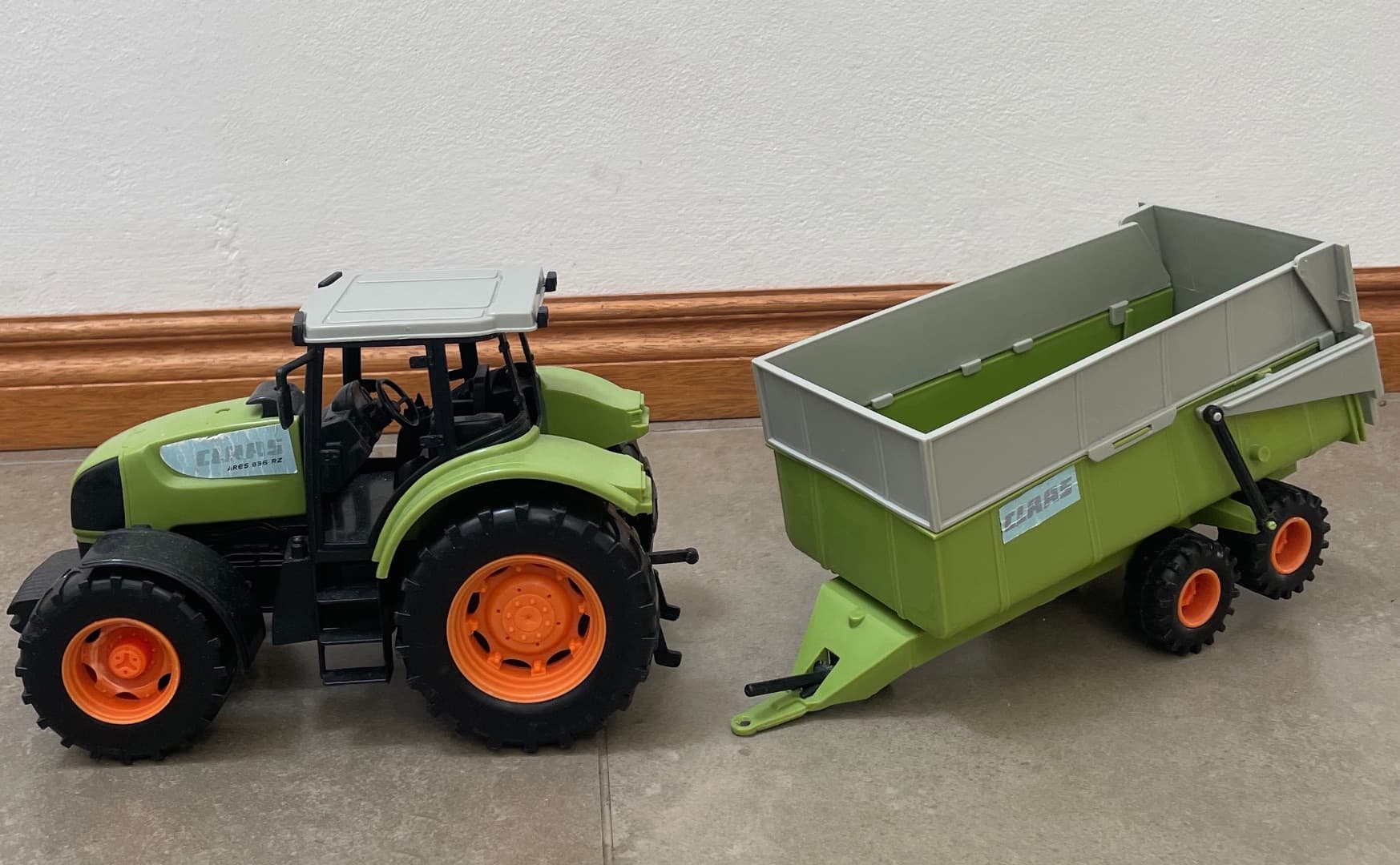 CLAAS Green Tractor with Tipper Trailer Toy thumbnail 2