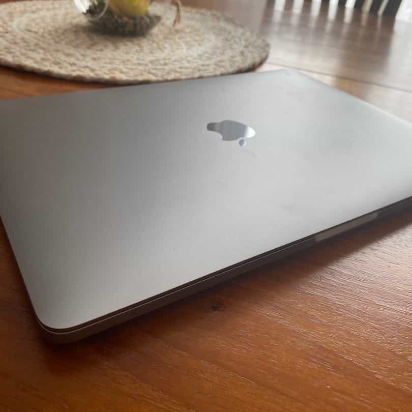MACBOOK PRO 13” M2 – ÉTAT NEUF