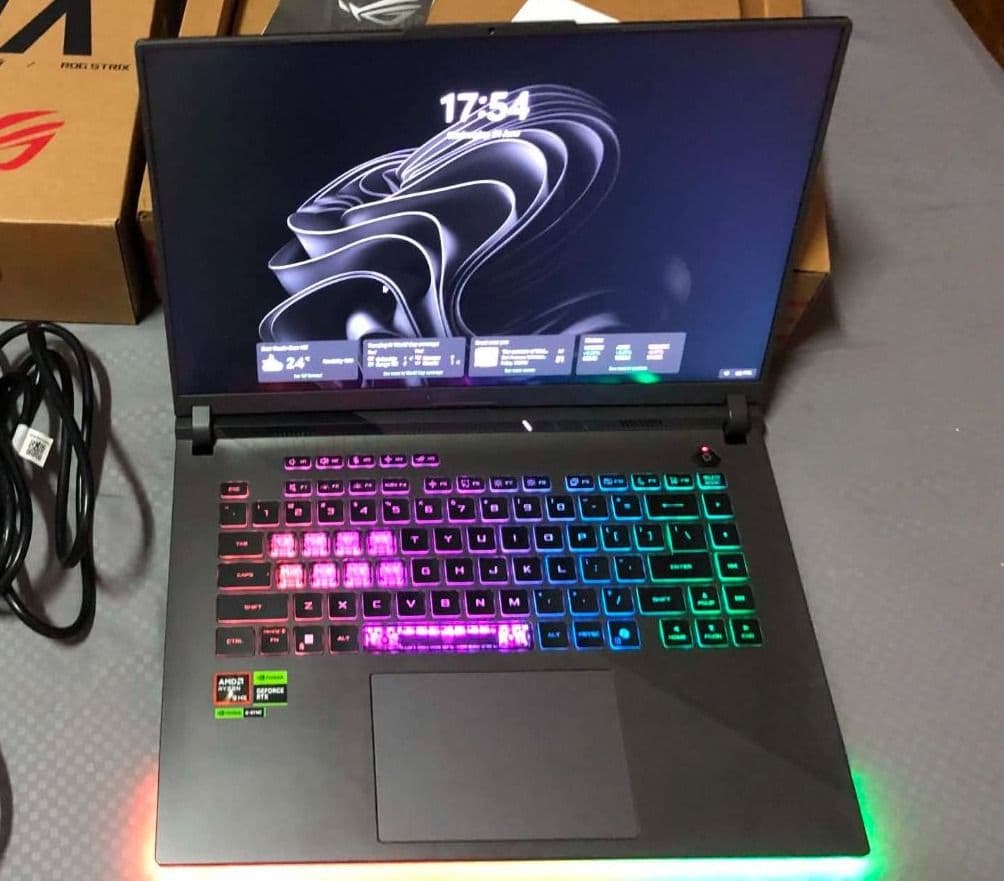 Asus Rog Strix G16. RTX 5070Ti 12GB VRAM. 32Gb RAM. 2TB STG. 2.5k QHD+ 16”. AMD RYZEN 9HX. laptop - Image 1 of 4