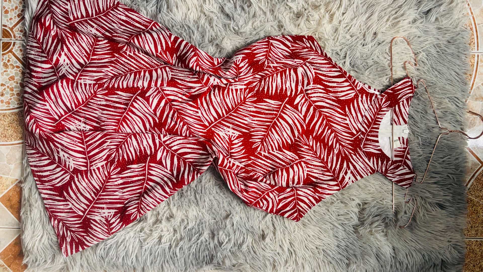 Red and White Leaf Print Sleeveless Dress
