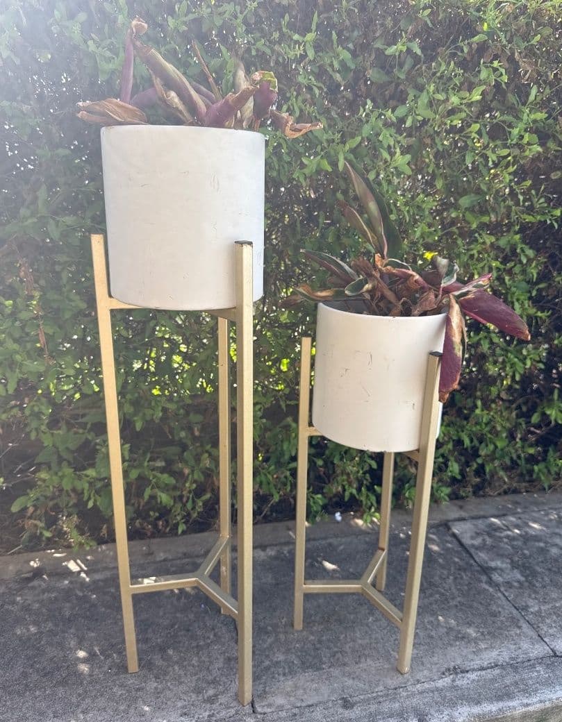 2 White Ceramic Flower Pots on Gold Metal Stands - Image 1 of 3